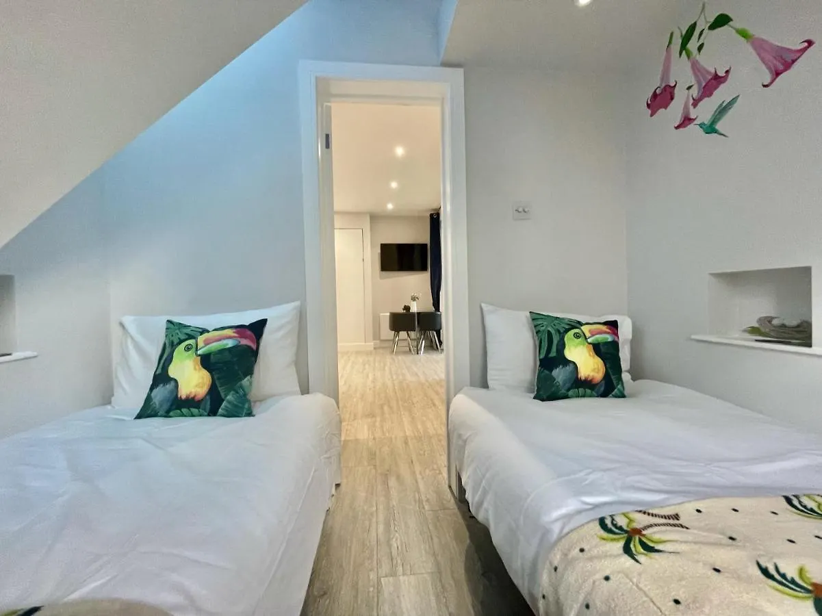 Coastline Retreats: Jungle-Themed Seafront Garden Apartment Bournemouth